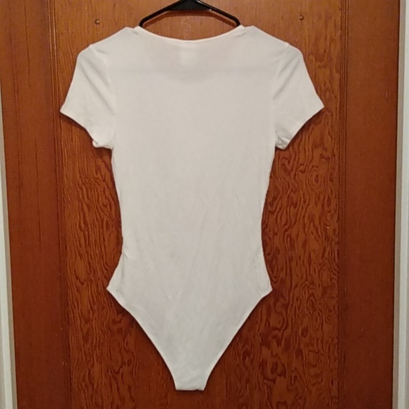 Belle Du Jour White Bodysuit with Short Sleeves and Textured Fabric SZ S… - Picture 8 of 8